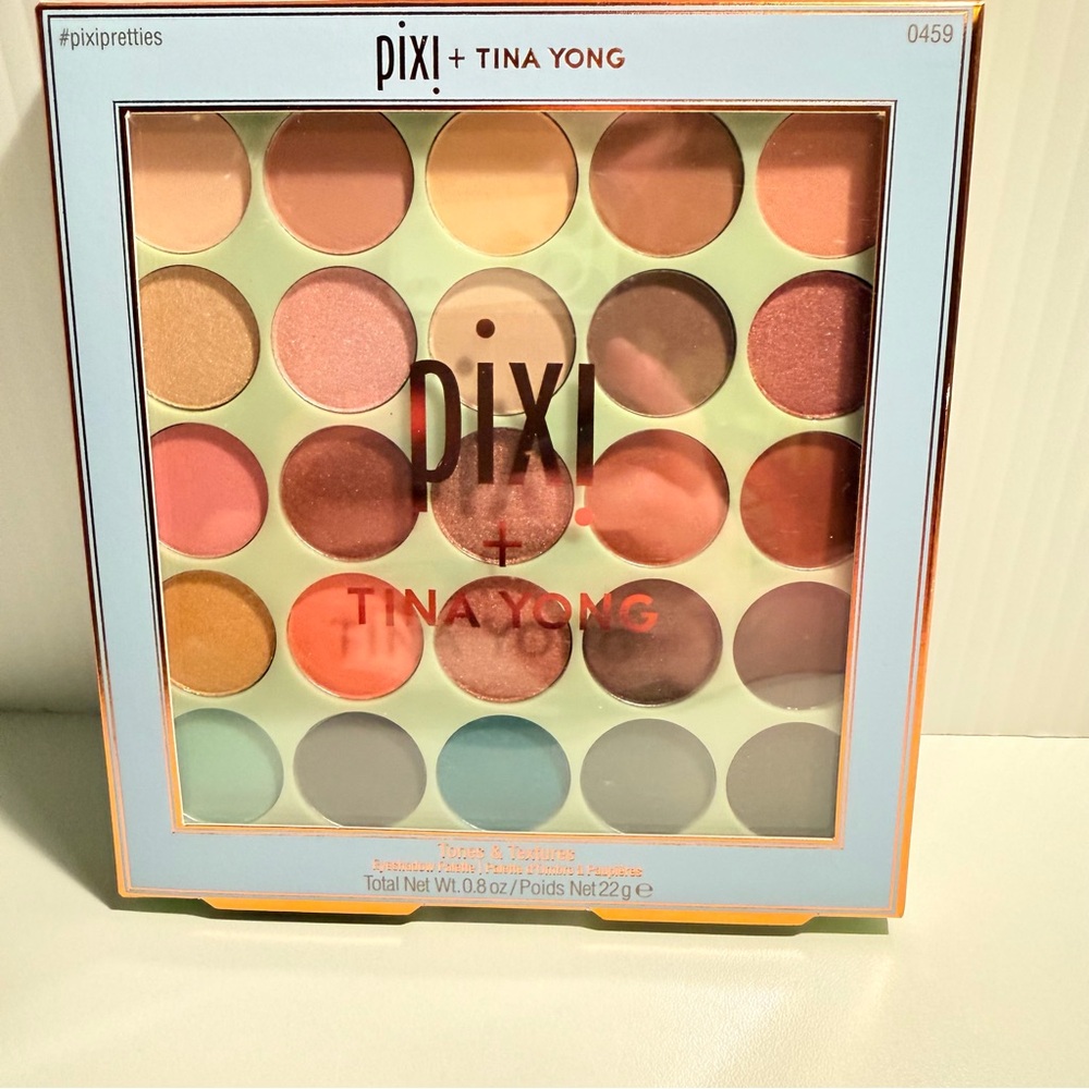Pixi +tina young tones&textures eyeshadow palette NeW